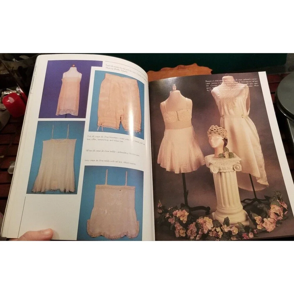 Fashions of the Roaring '20s by Ellie Laubner 1997 Paperback